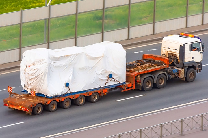 Bâche de protection lors d'un transport en camion