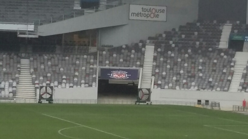Façonnage de bâches événementielles sur mesure pour le TFC